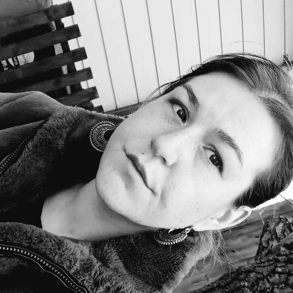 Meet your Posher, Jennifer - Picture 1 of 1